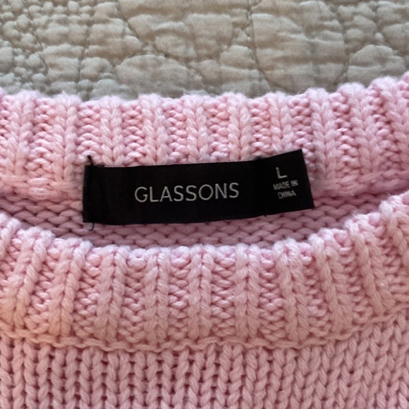 ⭐️ 3/$20 ⭐️ Pink cropped 4 season sweater - Picture 2 of 4